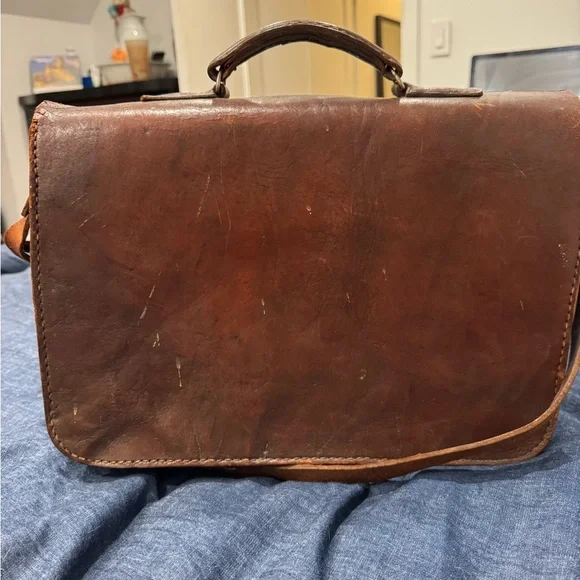 Brown Vintage Leather Briefcase with Adjustable Strap and Buckle Closure - Picture 6 of 14